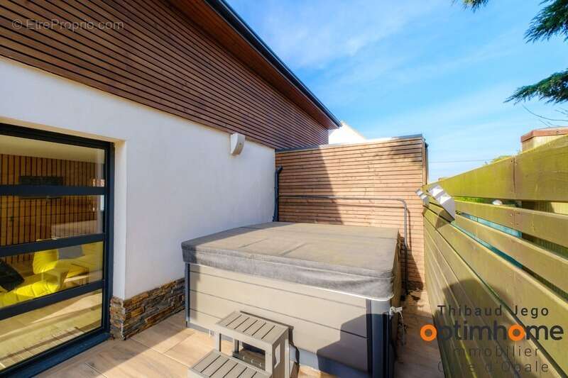 Maison contemporaine récente avec un bel extérieur et vue mer de l'étage - photo 18