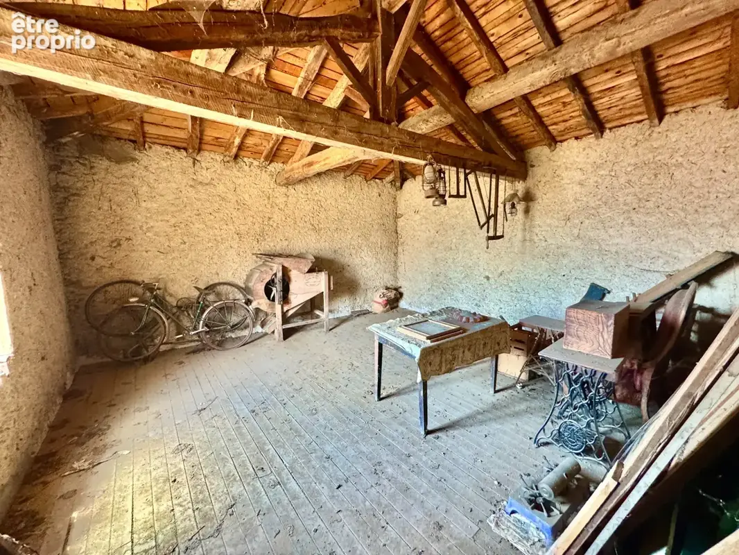 Cordelle (42) corps de ferme en pierre avec vue exceptionnel - 6.8 ha de terrain libre - dependances - photo 10