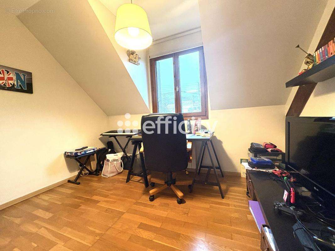 Maison à MONTIGNY-LES-CORMEILLES