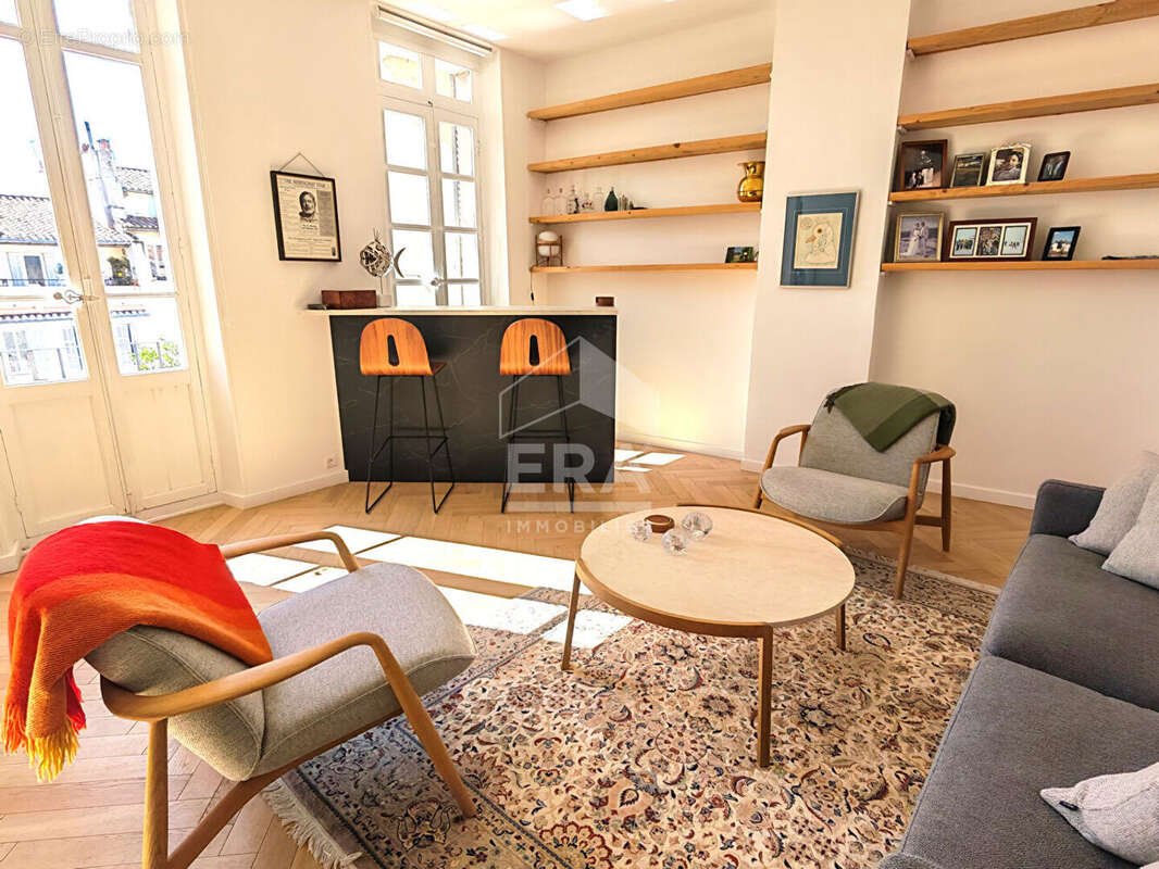 Appartement à MARSEILLE-5E