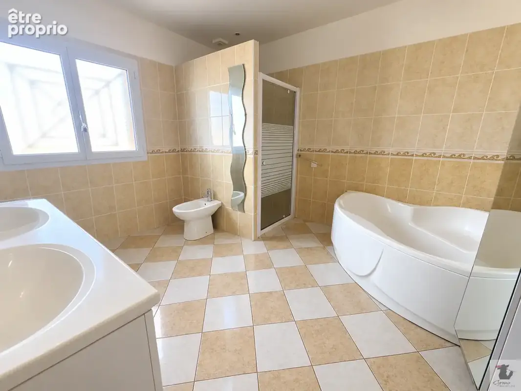 À 5 minutes du centre d’Issigeac, belle propriété de 220 m2 habitables, parfaitement entretenue et sans travaux à prévoir - photo 8
