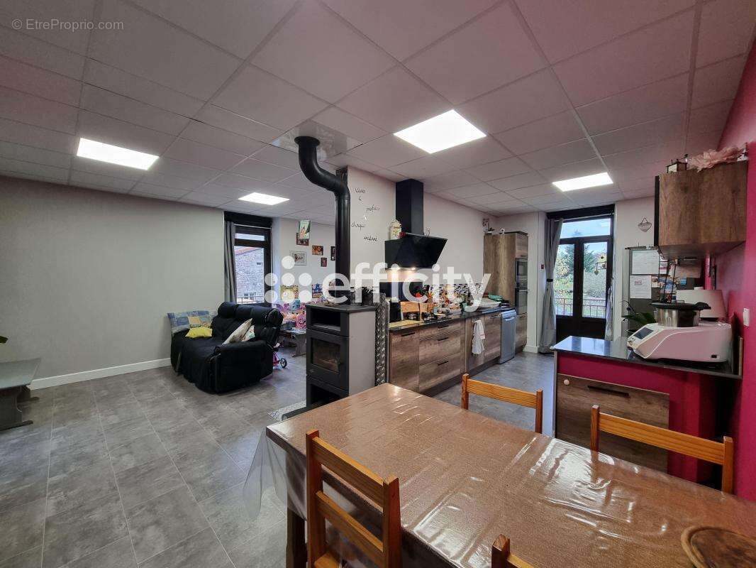 Maison à LE MALZIEU-VILLE