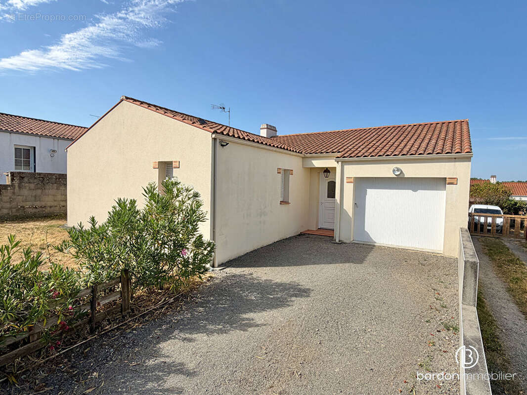 Maison 5 pièces - 87 m² - Centre-ville de La Garnache - photo 2