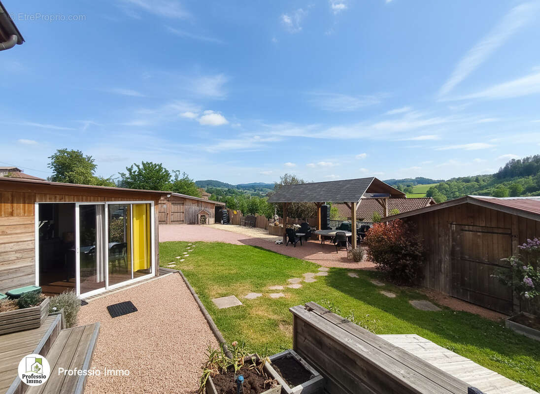 Maison chaleureuse avec jardin paysagé à Saint-Igny-de-Roche - photo 13