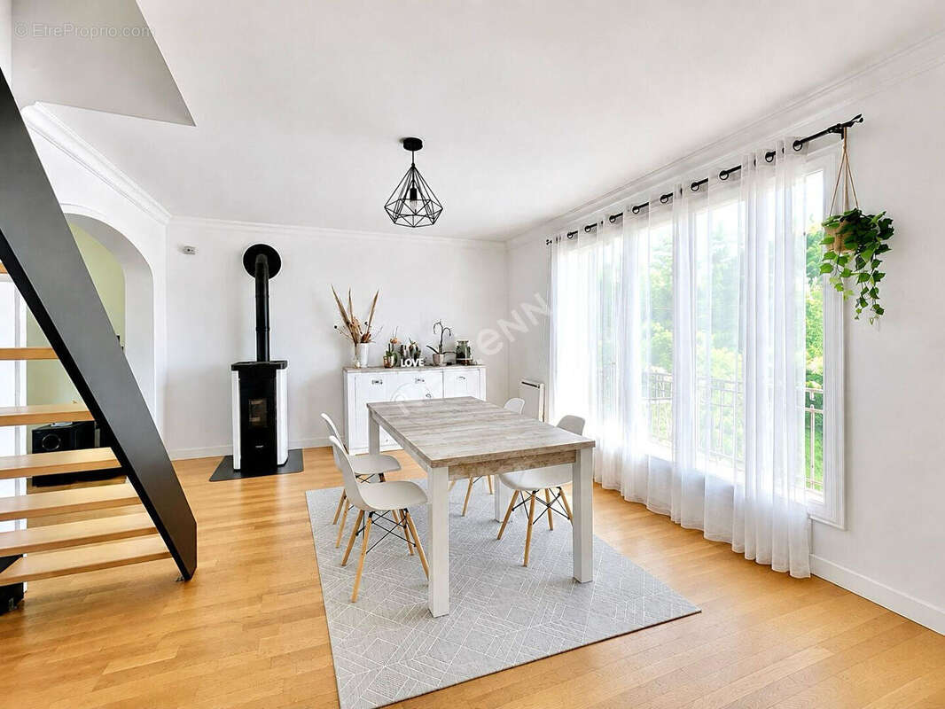 Maison 7 pièces à vendre à Mareil en France - 385 000 - photo 3