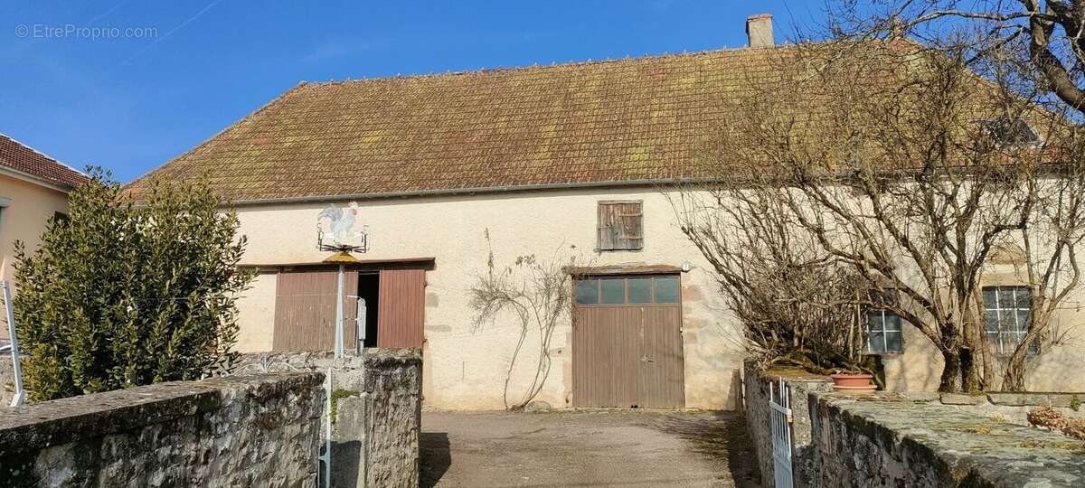 Maison à SAINT-BONNET-DE-JOUX