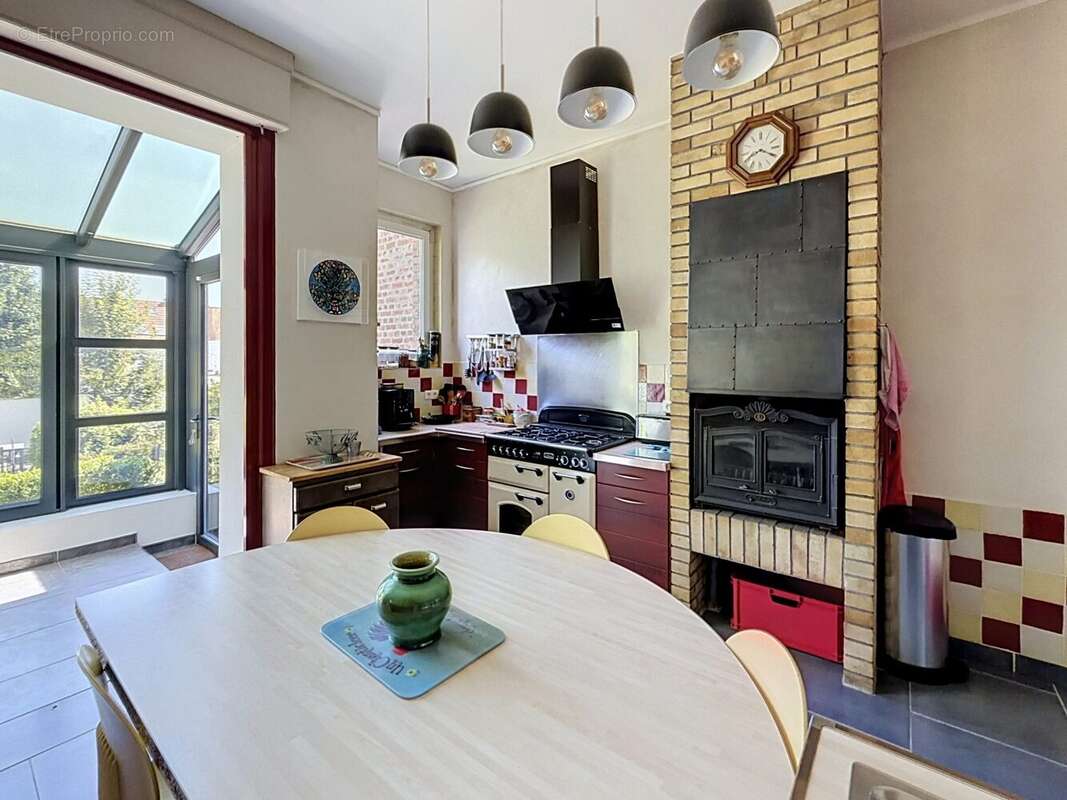 Maison 205 m² à Croix  - photo 8