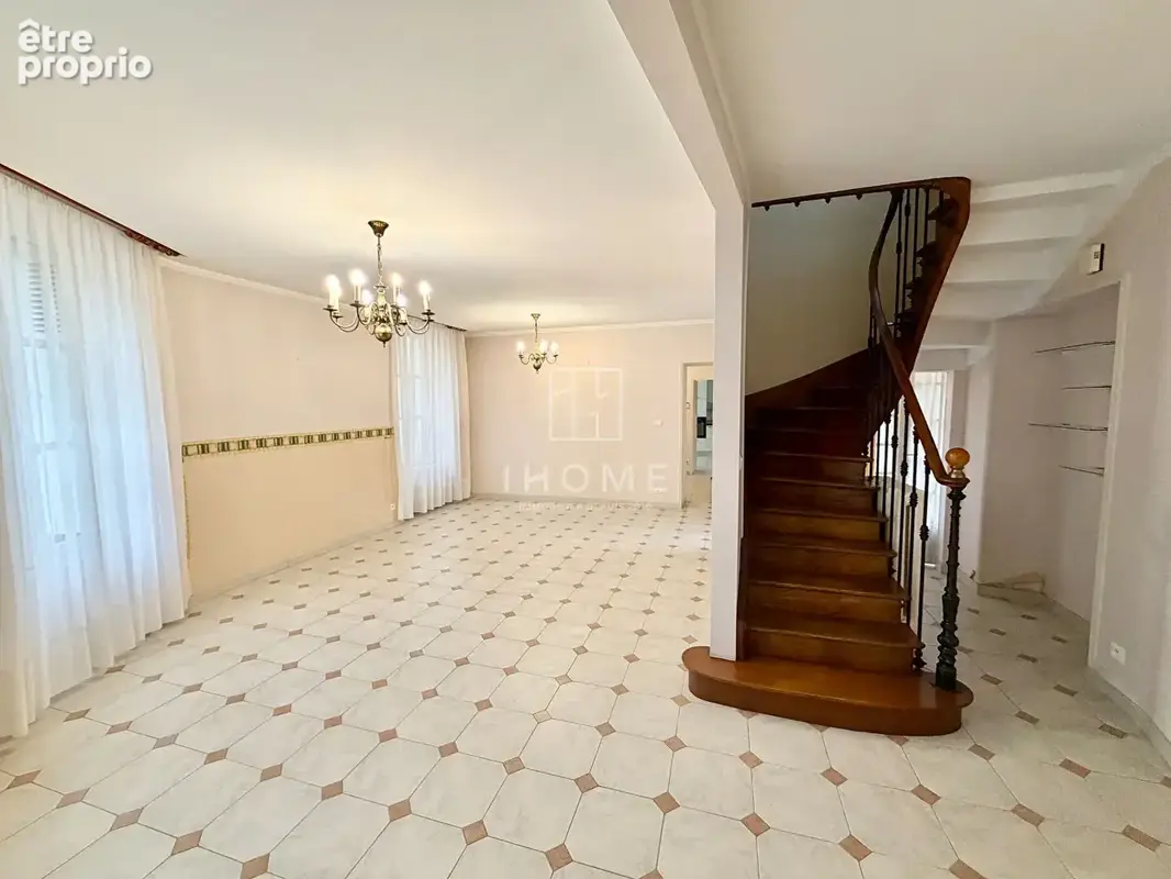 Maison 10 pièces 200 m² à vendre à La Fleche (72200) - photo 2