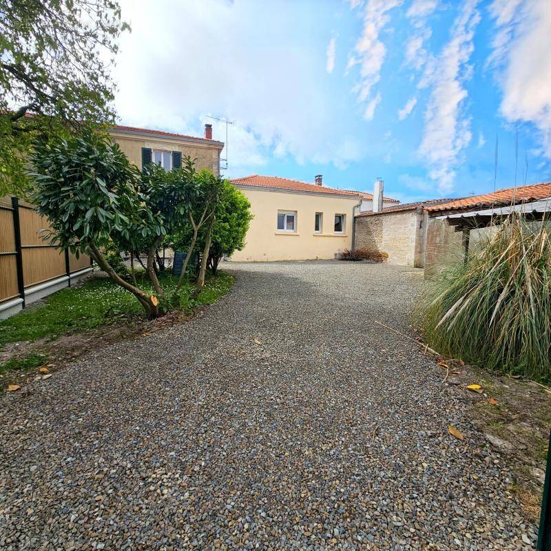 Maison à CHAMPAGNE-LES-MARAIS