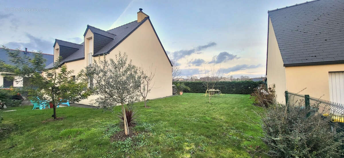 Maison à COMBOURG