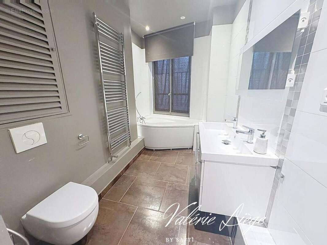 Photo 3 - Appartement à PARIS-8E