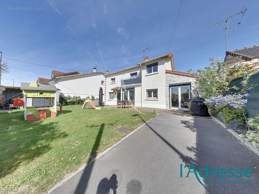 Maison à VAIRES-SUR-MARNE