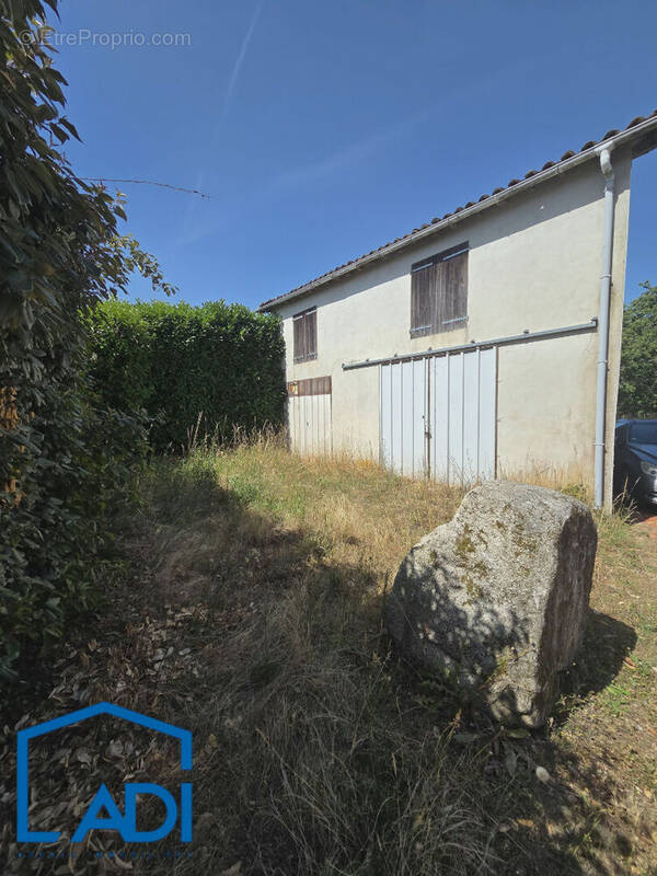 Parking à FOMPERRON