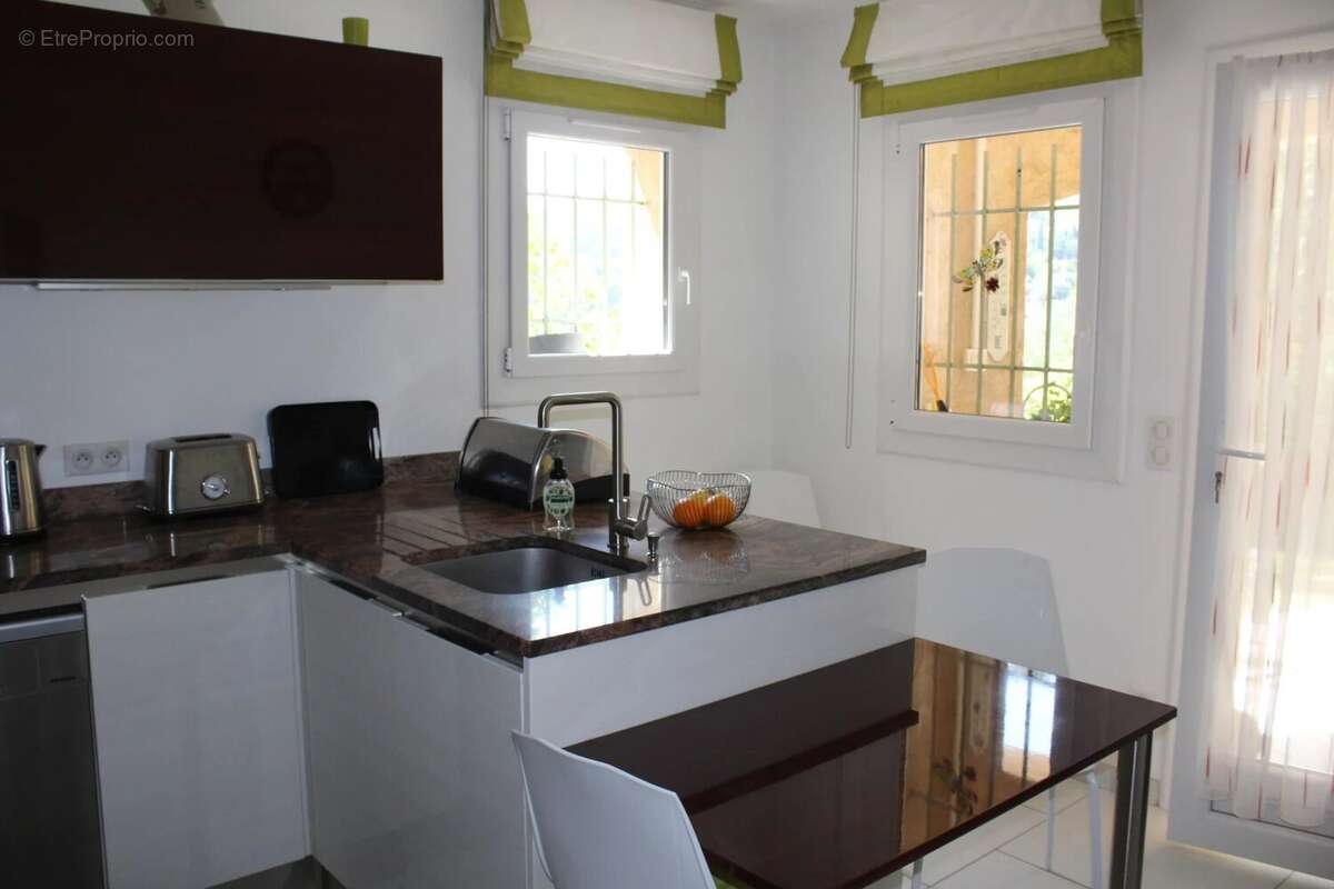 GRASSE St François, belle villa 5 Pièces en excellent état - photo 8