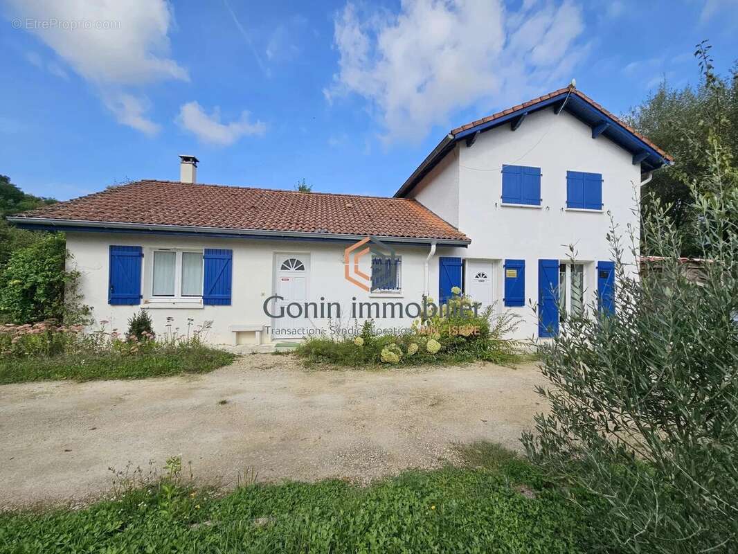 Maison à MORESTEL