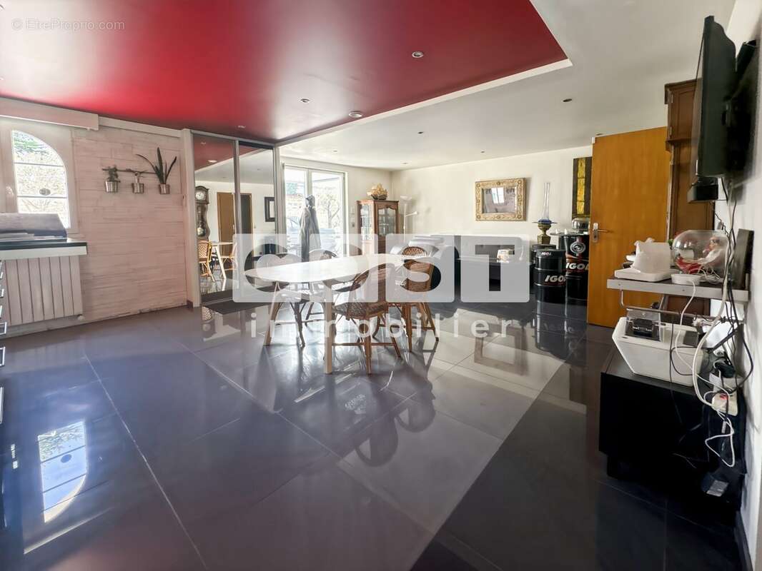 Appartement à LA GARENNE-COLOMBES