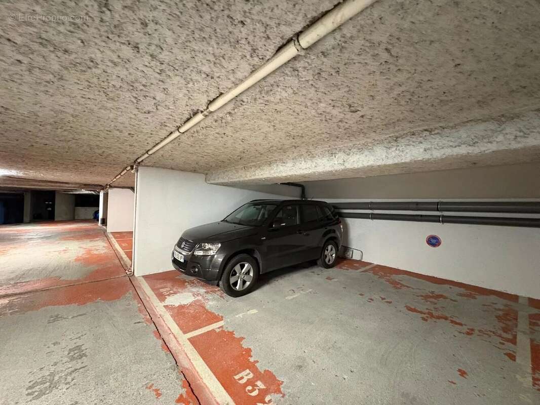 Parking à CAP-D'AIL