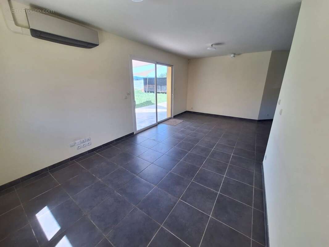 Maison recente avec garage et terrain - photo 4