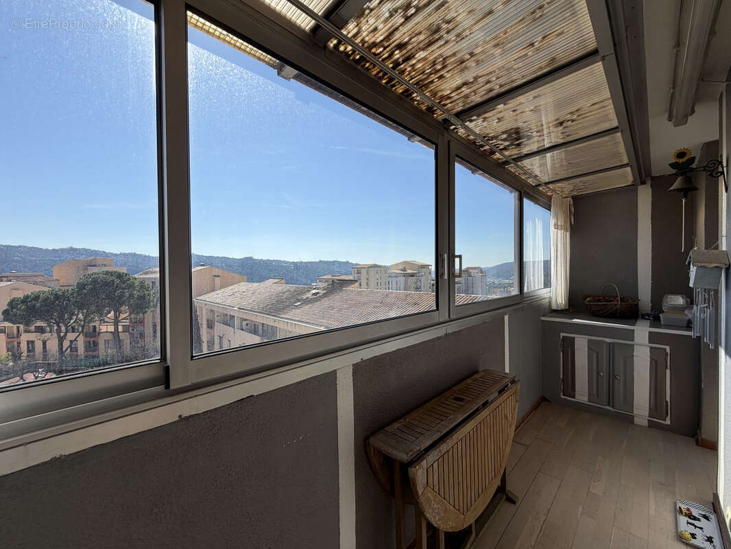 Appartement à CARROS