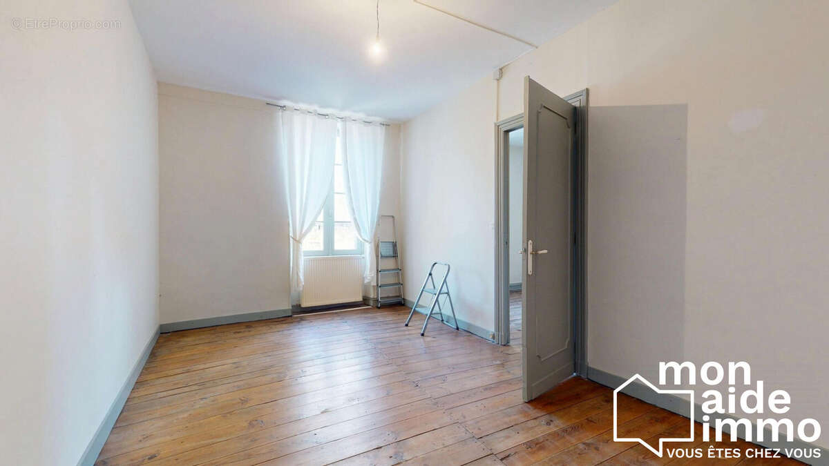 Appartement à PRECHAC