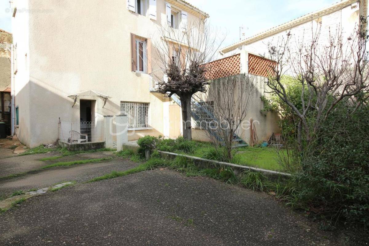 MILHAUD – Maison de village avec travaux et très fort potentiel - photo 1