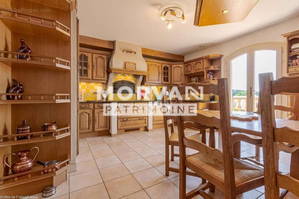 Maison à CHATEAU-CHINON(VILLE)