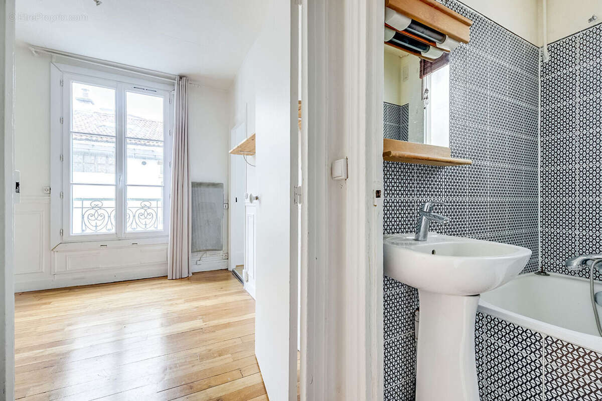 Appartement à PARIS-14E