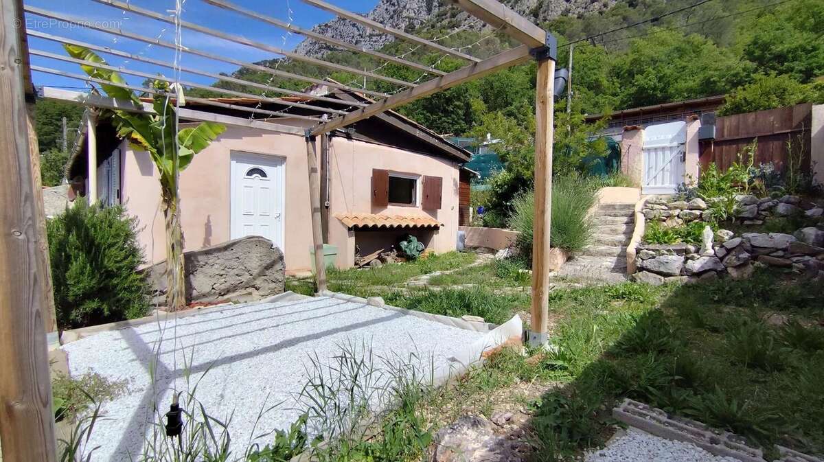 Maison à ROQUESTERON