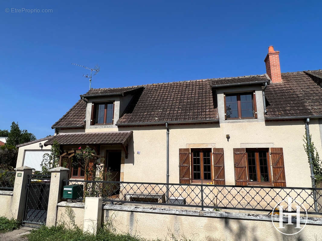 Maison à VITRAY