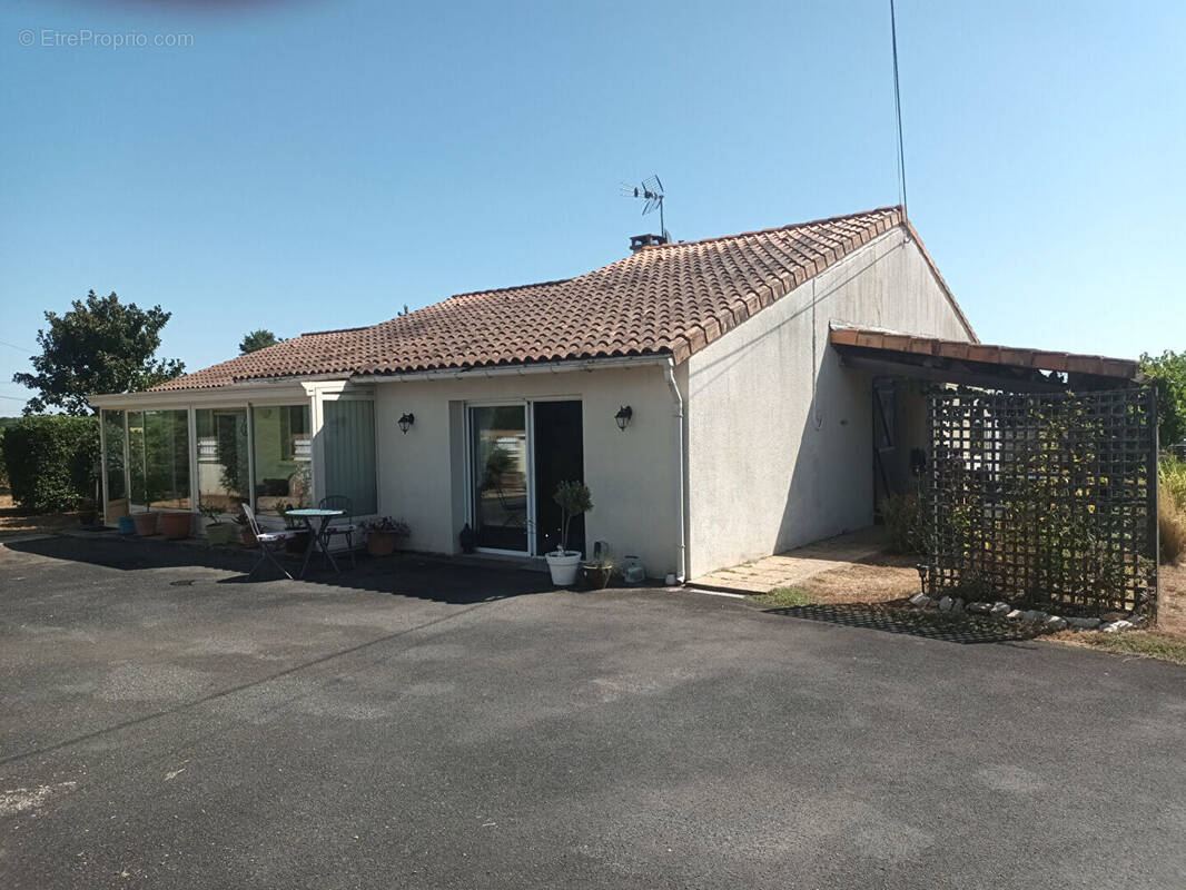 Maison à LIMALONGES