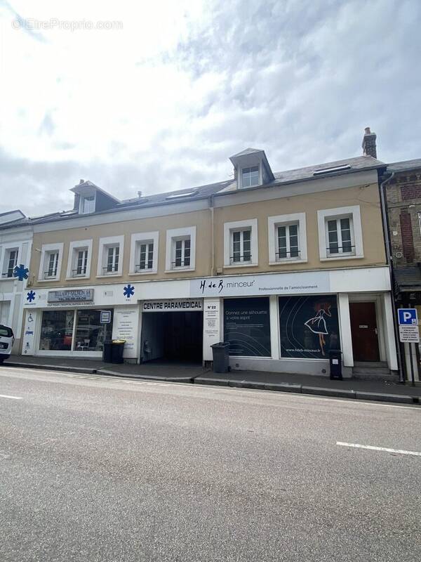 Commerce à LILLEBONNE