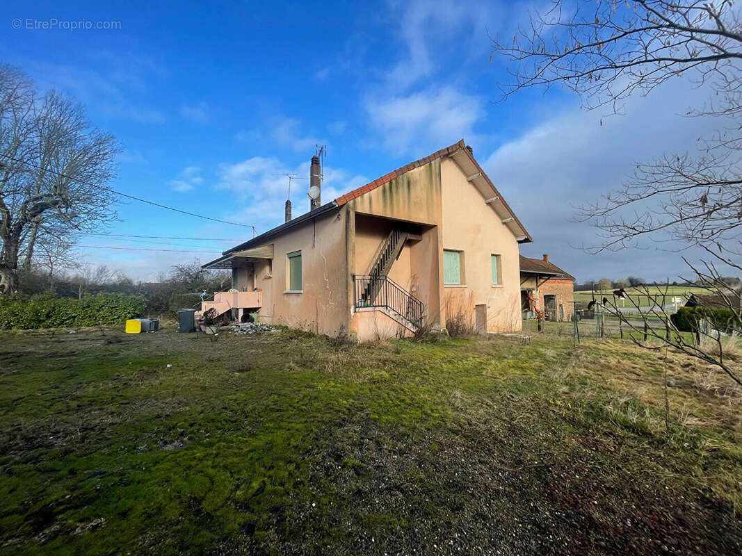 Maison à FRANGY-EN-BRESSE