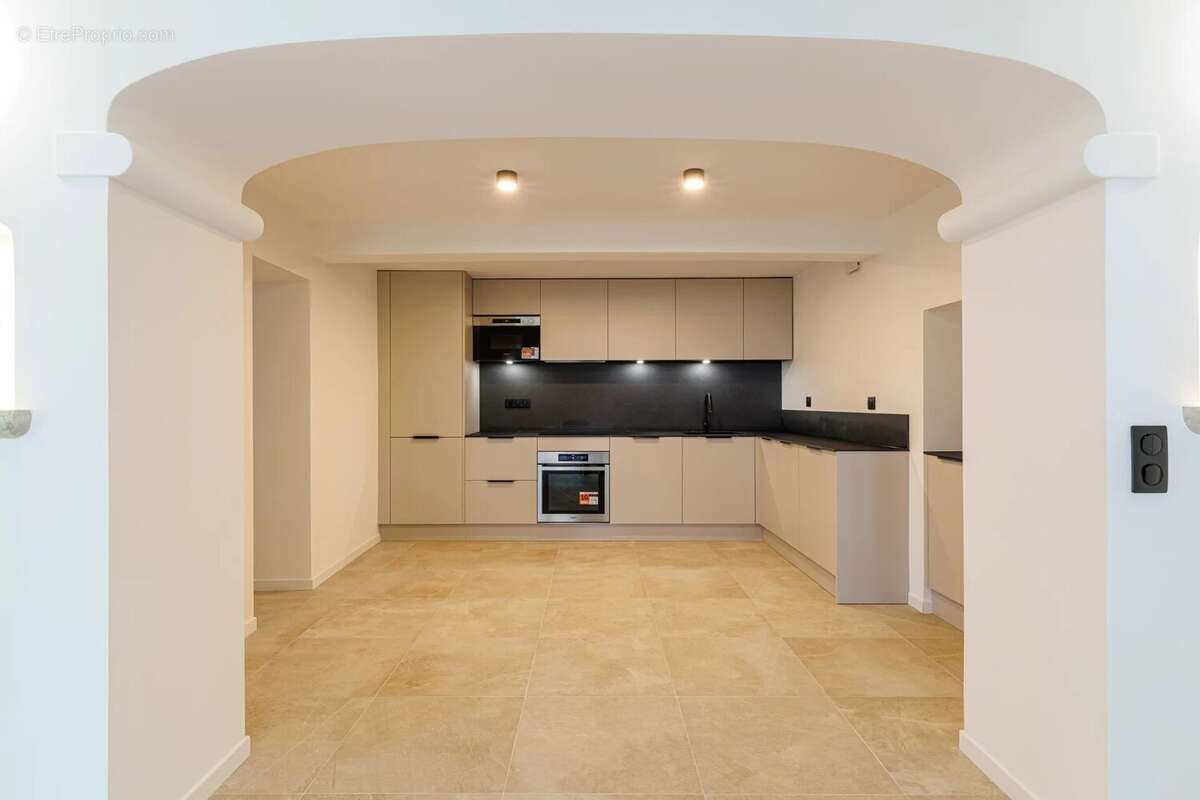 Appartement à SAINT-LAURENT-DU-VAR