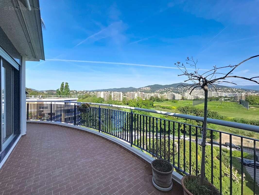 Appartement à MANDELIEU-LA-NAPOULE