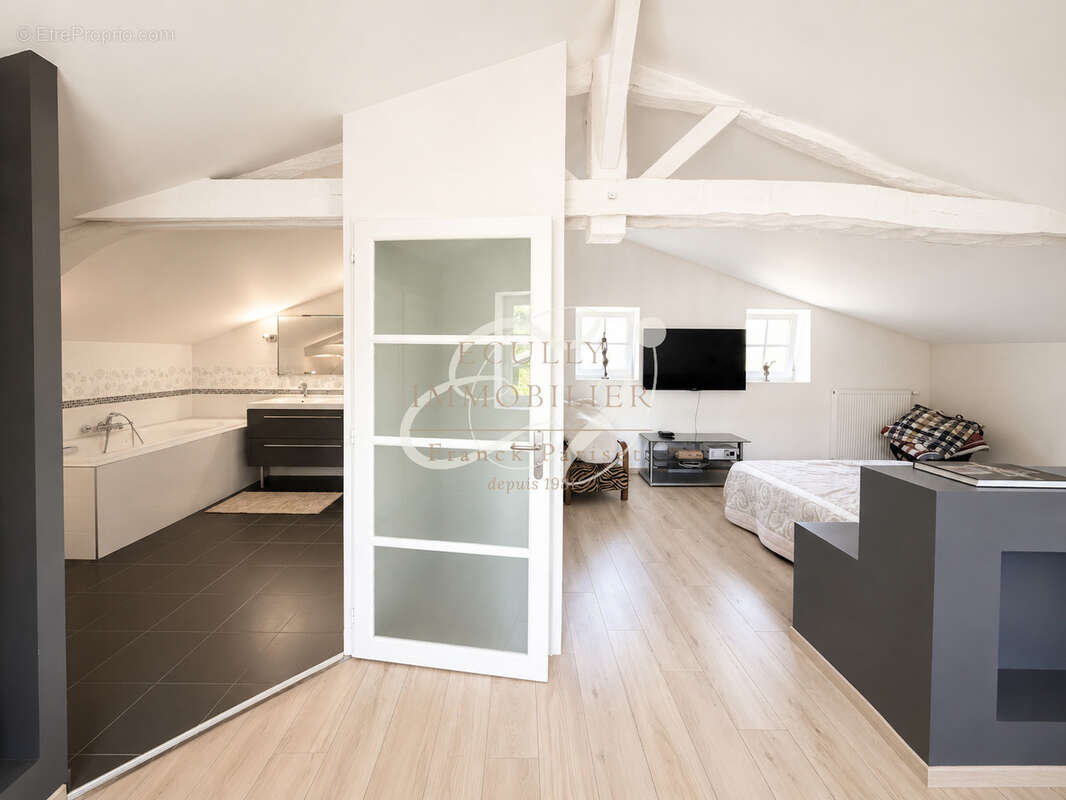 Maison d'exception de 219 m2, deux garages et piscine - photo 11