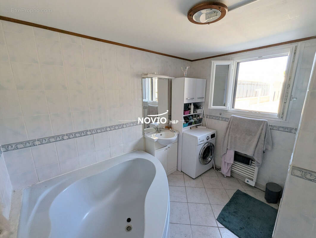 Maison 123 m² à Scorbe-Clairvaux  - photo 8