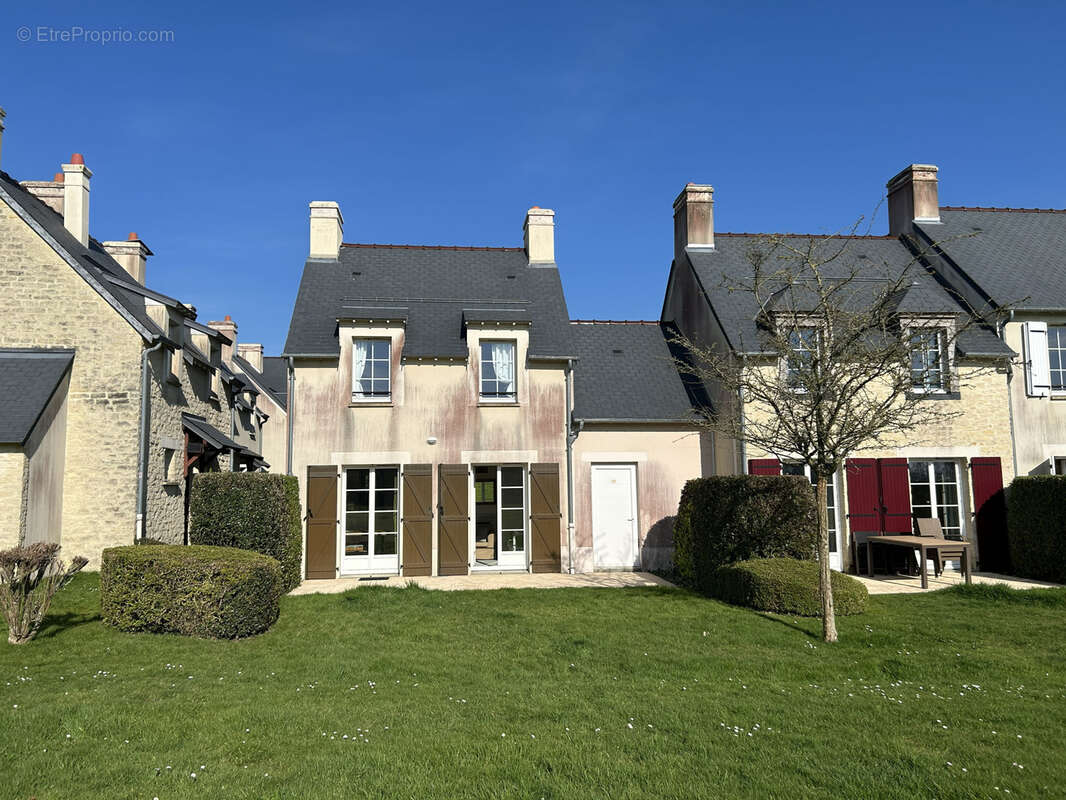 Maison à PORT-EN-BESSIN-HUPPAIN