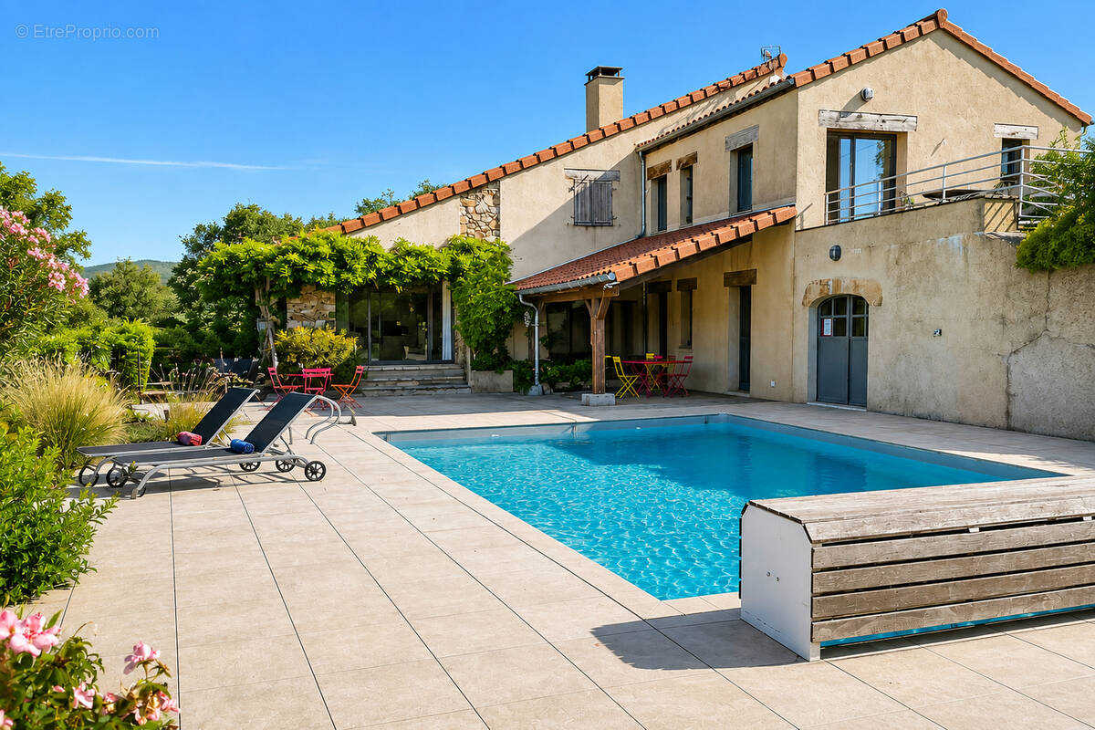 Maison 11 pièces 231 m² · à Mazeyrat-d'Allier · 231 m² · 575 000 €
