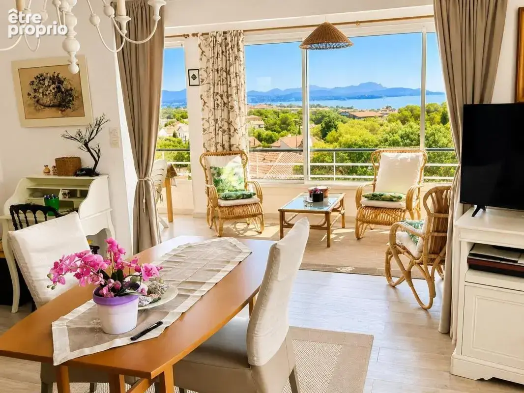 À vendre : spacieux 2 pièces de 67 m² au dernier étage avec vue mer : saint-aygulf - 83370 - photo 3