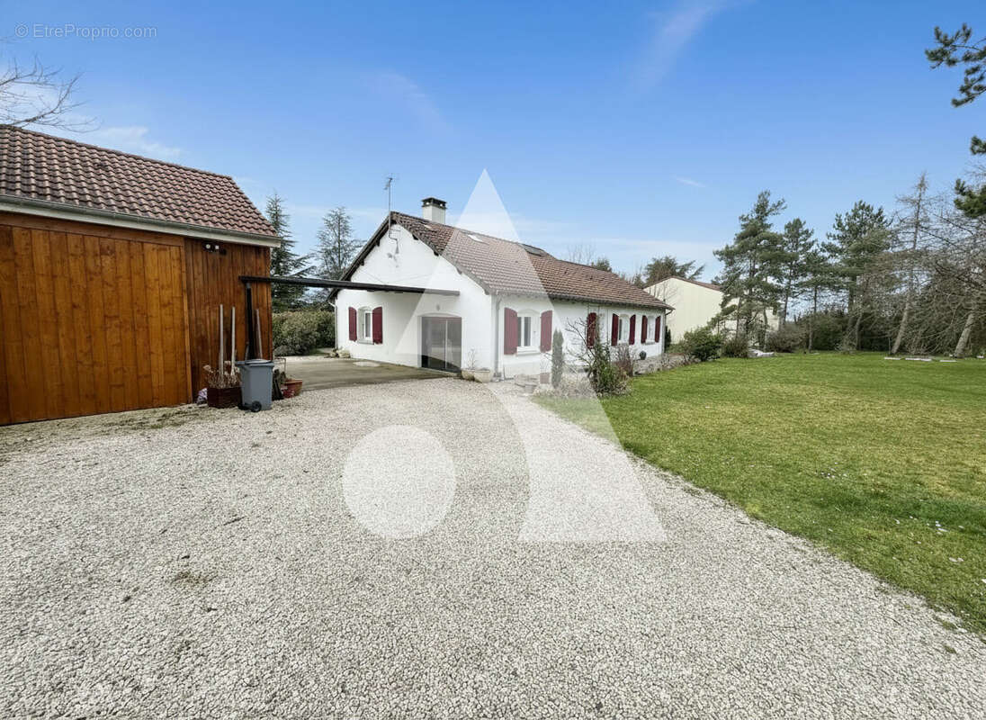 Maison à NEUFCHATEAU