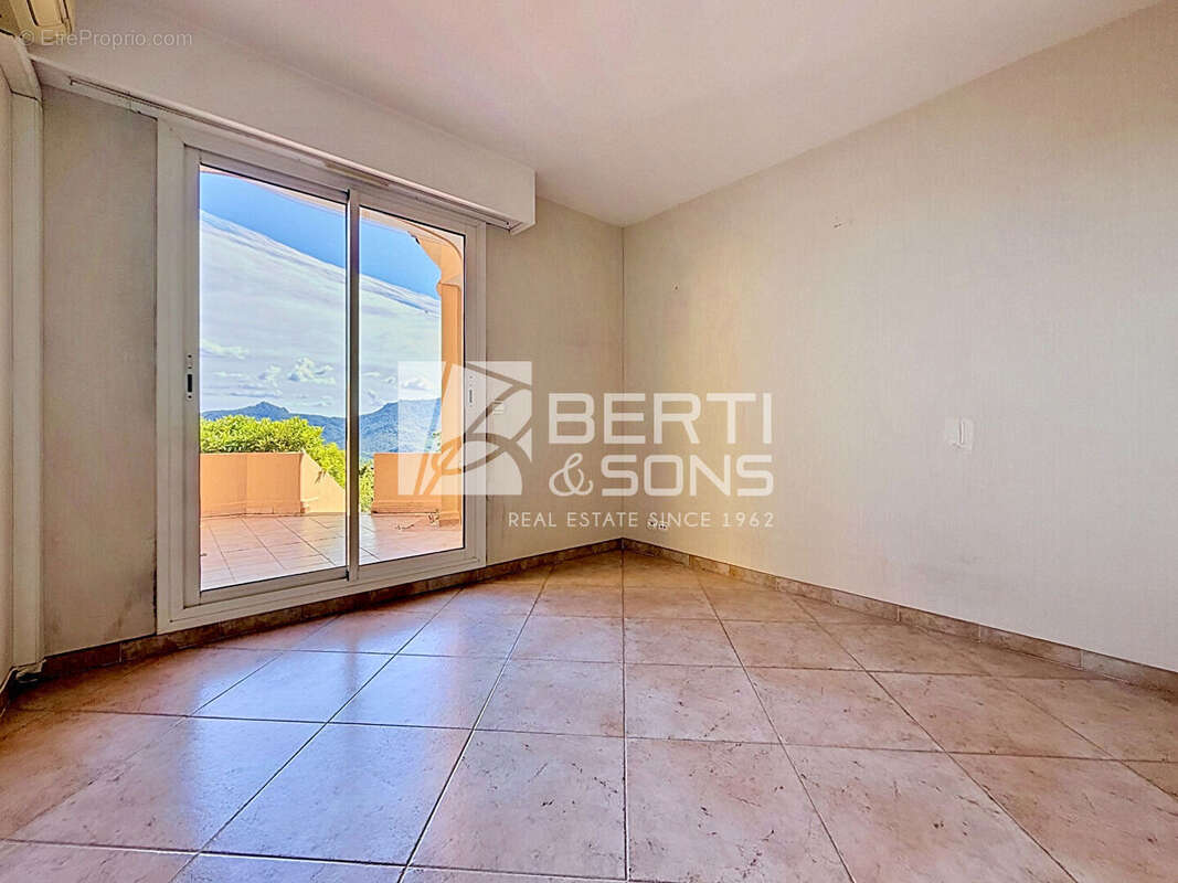 Exclusivite - mandelieu domaine le grand duc -  appartement 3 pieces rdj surélevé et jardin avec vue mer et esterel ! - photo 14