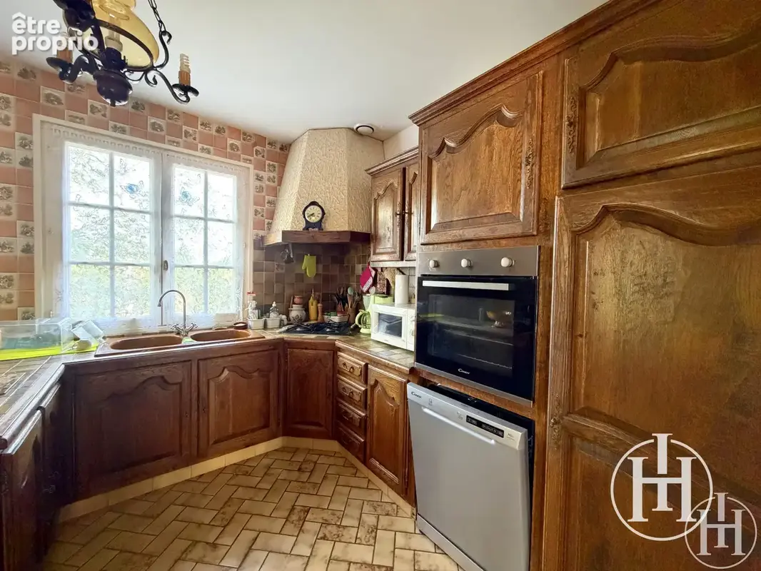 À saisir : deux pas de la forêt de tronçais   maison familiale avec sous-sol sur plus de 3 000 m2 de terrain ! - photo 4