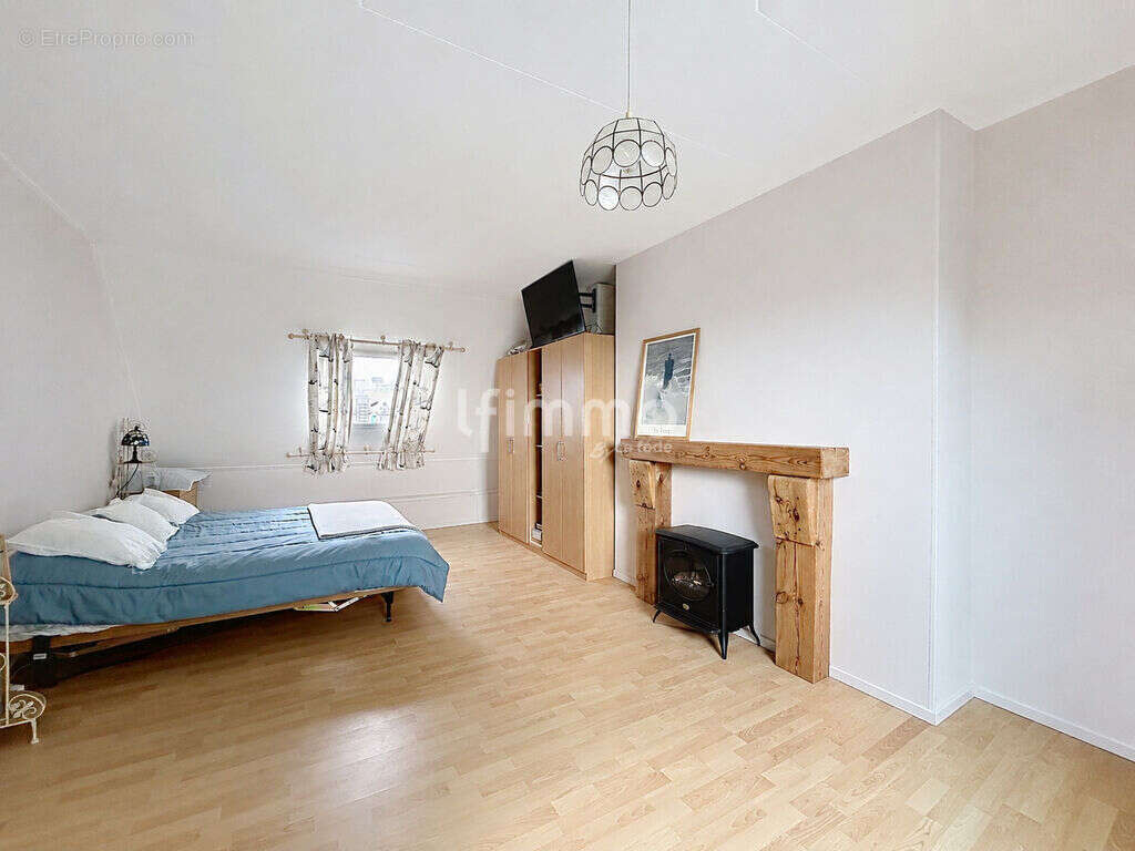 Maison, 4 pièces, de 13O m² à Plomodiern 29550 - photo 8