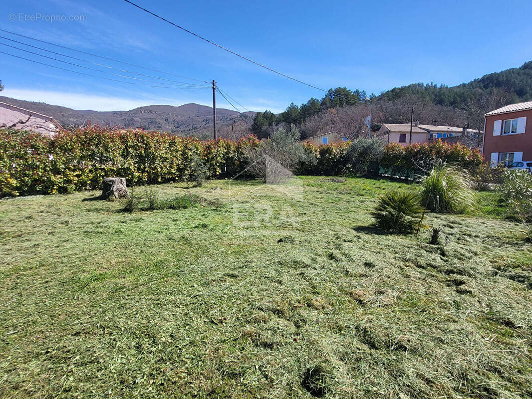 Terrain à L'ESCALE