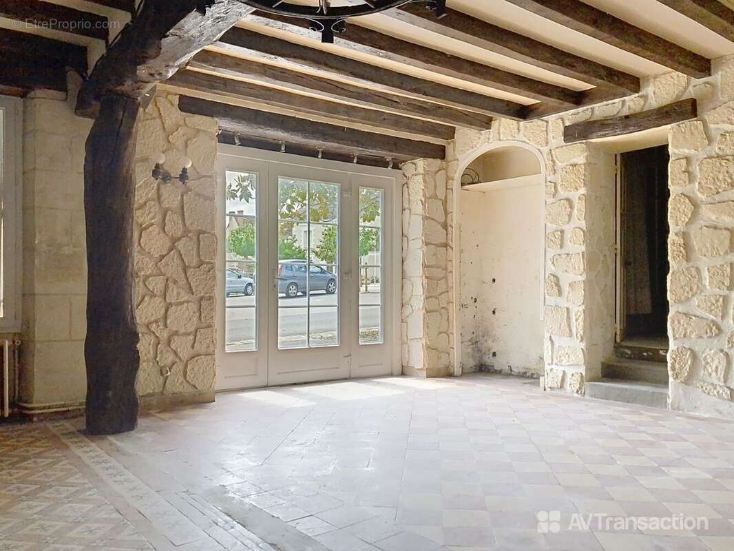 Maison à AZAY-LE-FERRON