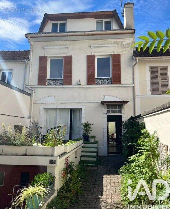 Photo 1 - Maison à SAINT-MAUR-DES-FOSSES