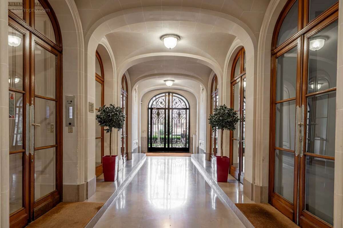 Appartement à NEUILLY-SUR-SEINE