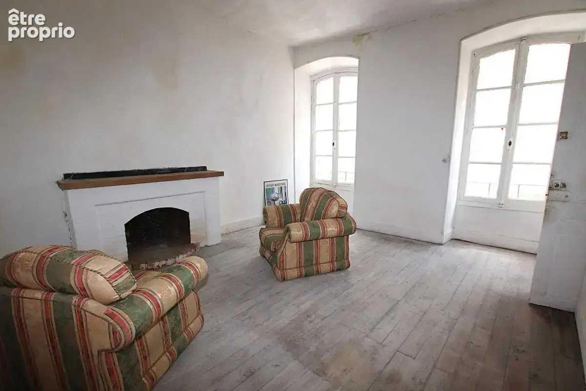 Immeuble de caractère du XVIII  très lumineux avec commerce à l'angle de deux rues - photo 8
