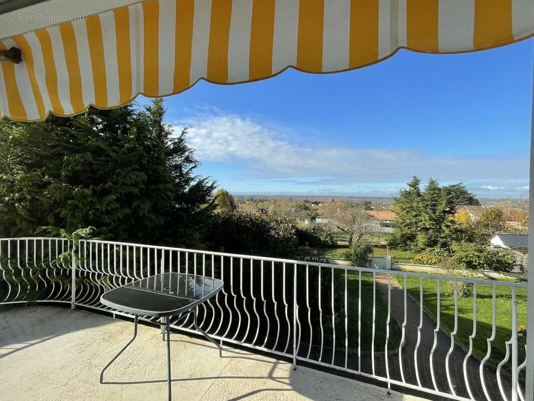 Photo 3 - Maison à CREUZIER-LE-VIEUX