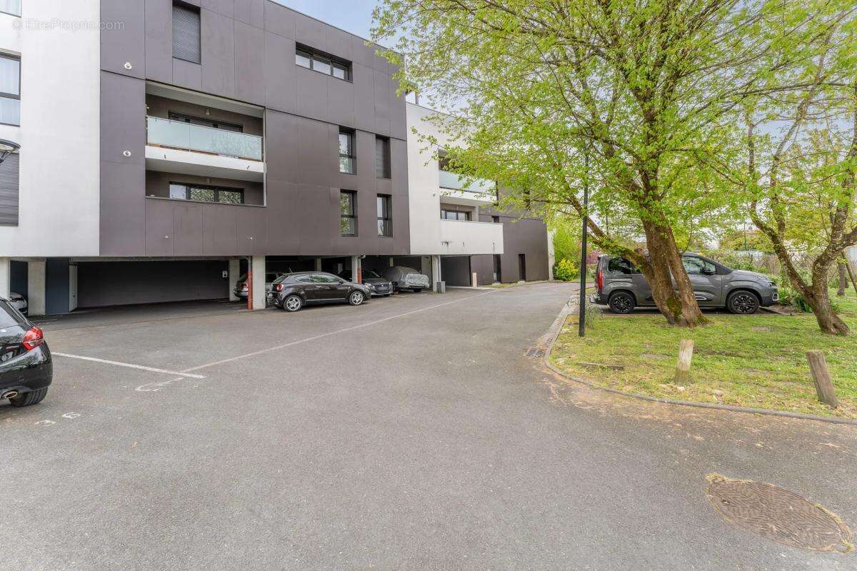 Appartement à PAREMPUYRE